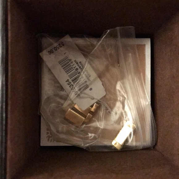 Gold Michael Kors watch - Picture 5 of 5